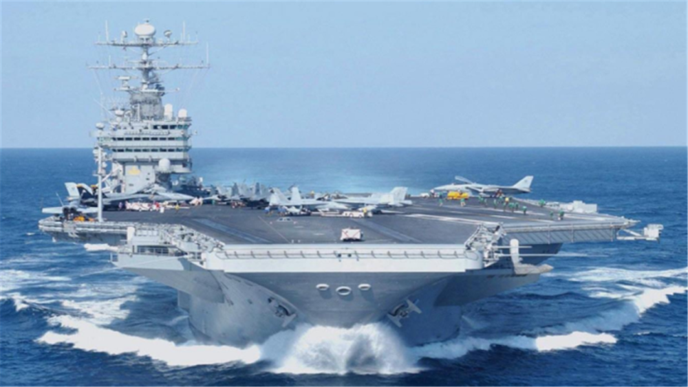 美国最新型“福特级”航母[抗爆炸冲击试验] 掀起巨浪