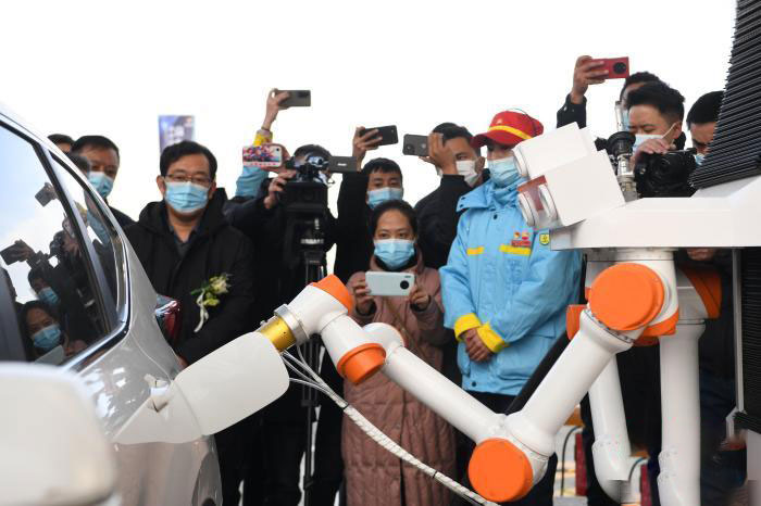第一台高原室外防爆加油机器人落户于西藏拉萨